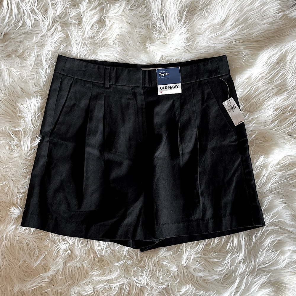 Old Navy Extra High Rise Taylor Trouser Shorts, Adjustable Waist, Black Jack - M